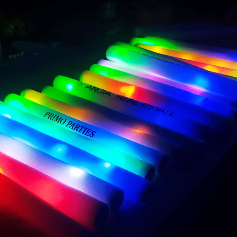 Flashing Led Foam Sticks Party - カスタマイズLEDグロー スティック、光るフォームワンド、結婚式パーティー用のパーソナライズされた点滅バトン、暗闇で光るイベント用品